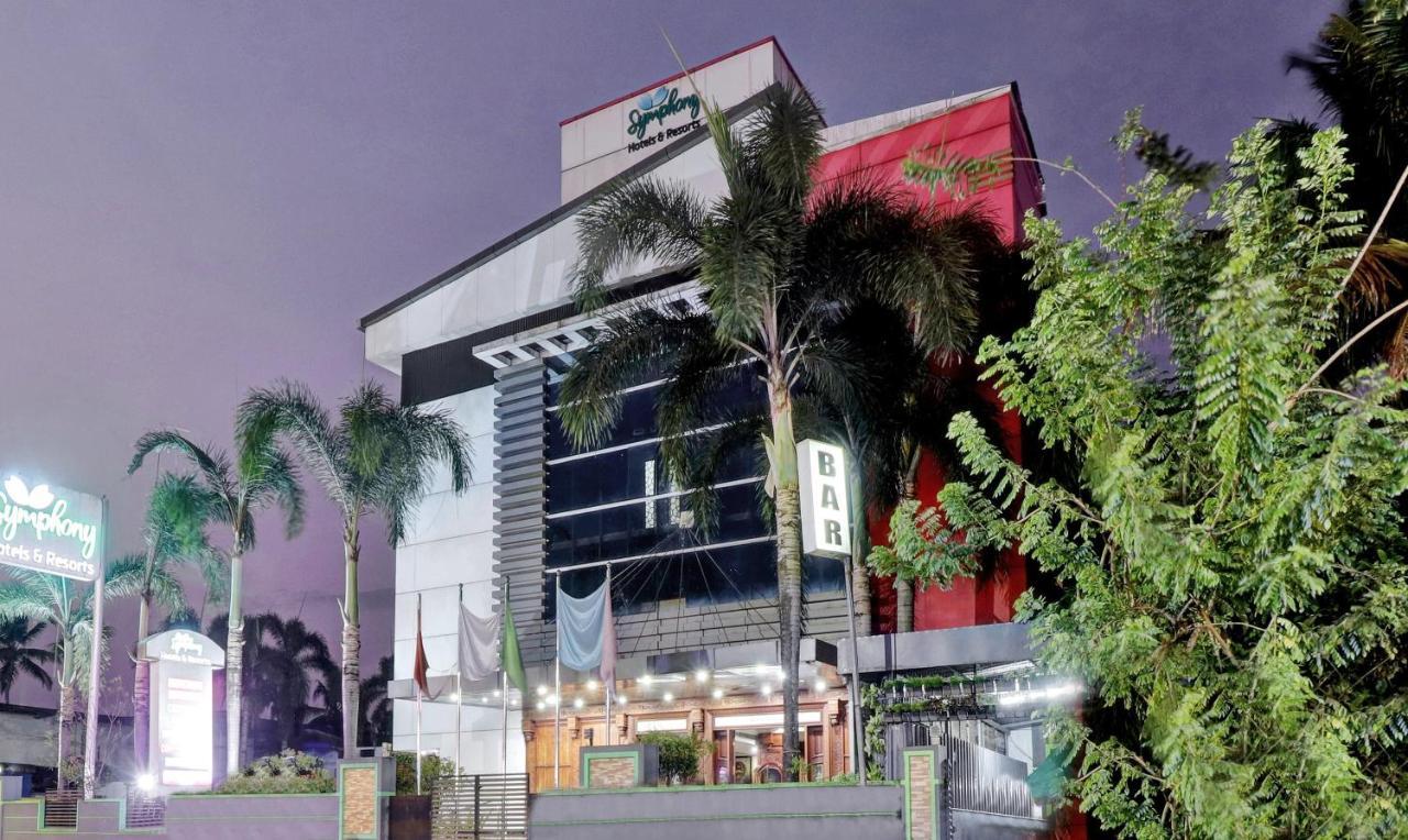 Treebo Symphony Hotels And Resorts Angamally Kizhake Chālakudi Exterior foto