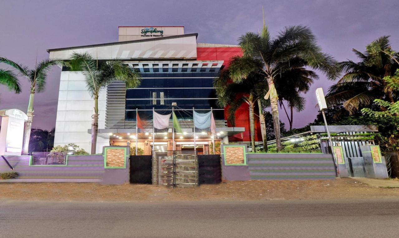 Treebo Symphony Hotels And Resorts Angamally Kizhake Chālakudi Exterior foto